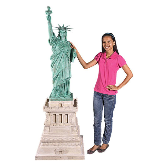 STATUE OF LIBERTY ON PEDESTAL STATUE FRT-NR
